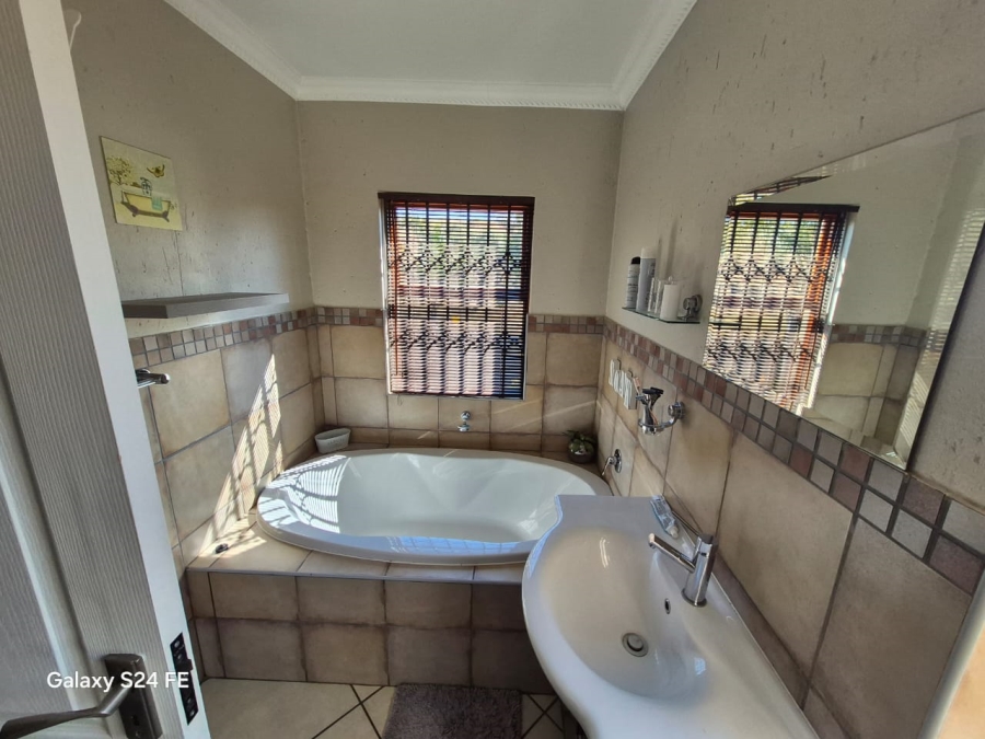 3 Bedroom Property for Sale in Boschdal North West